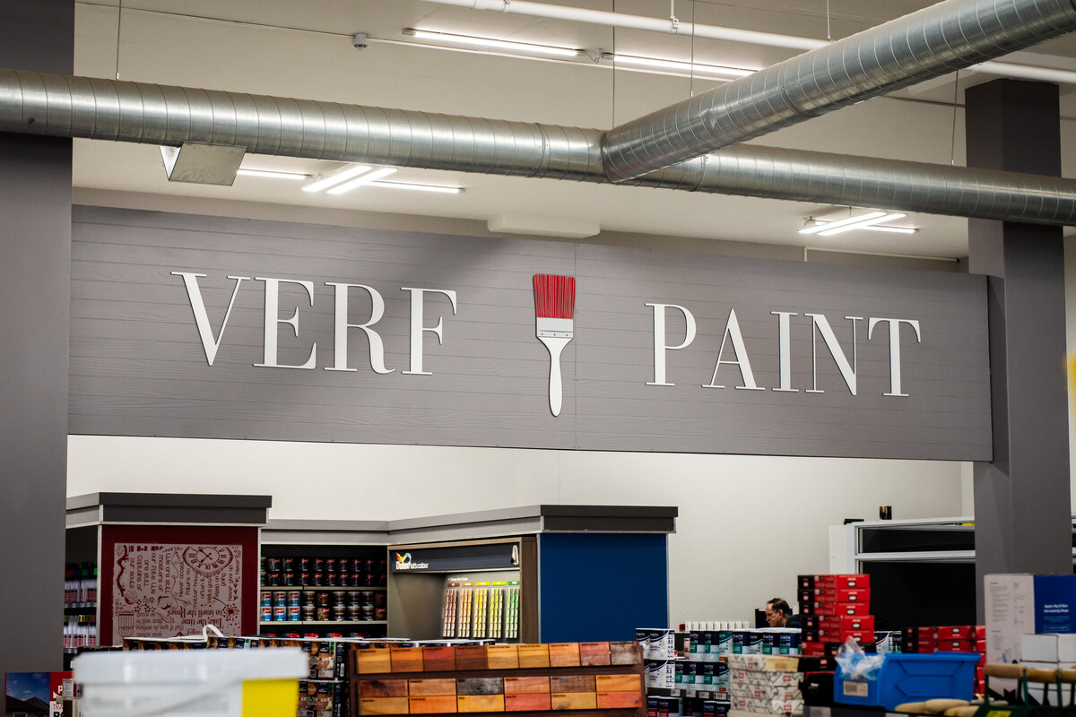 Verf / Paint section sign above the paint department
