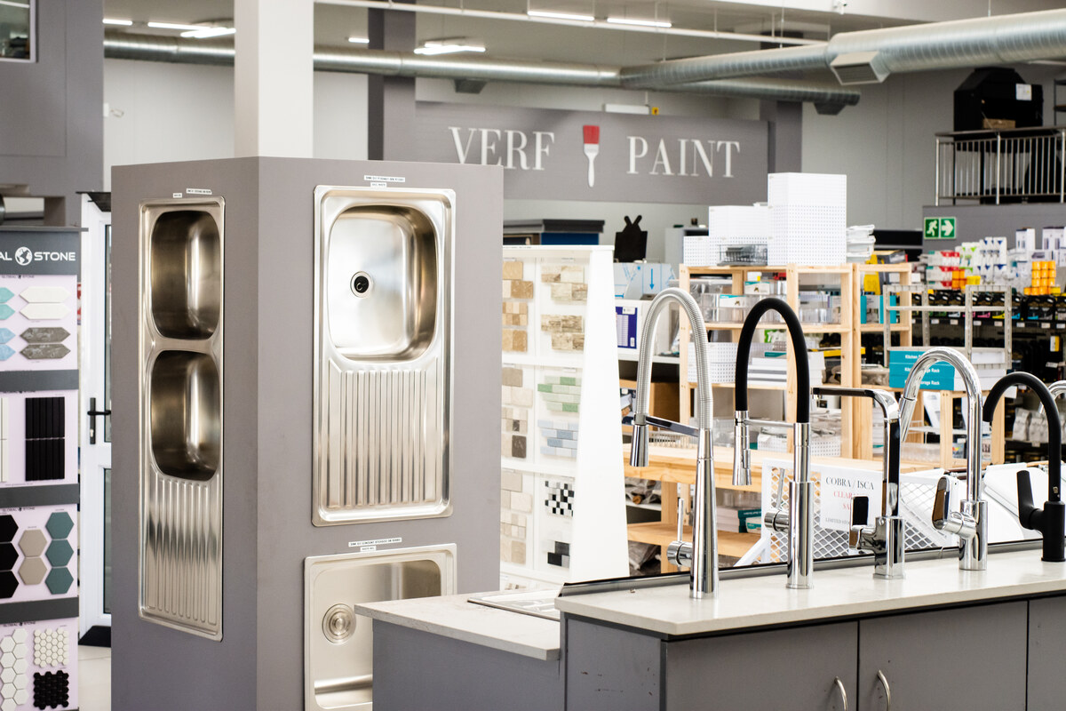 Kitchen sinks and mixer taps with the paint section behind